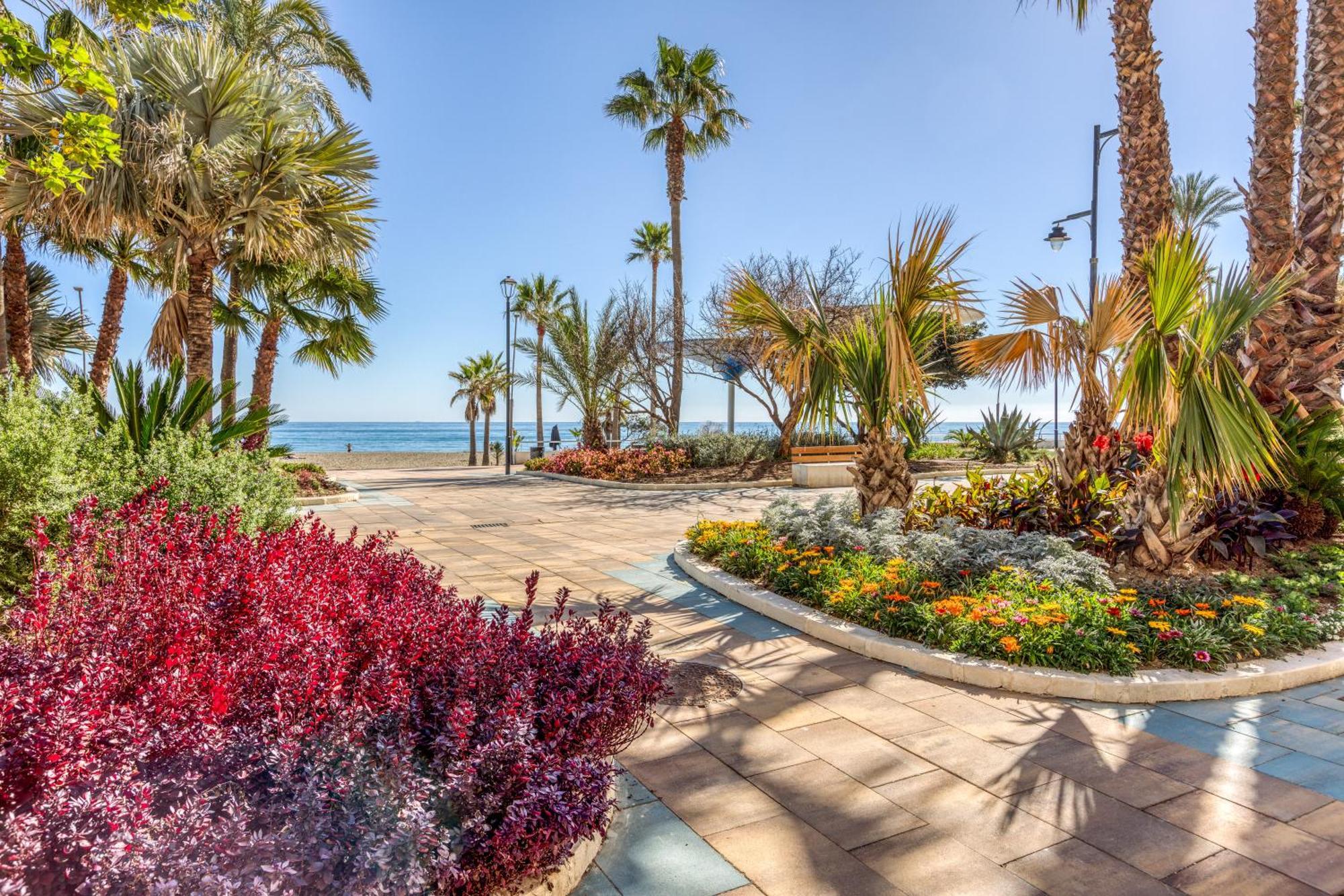 Hanami Plaza Abc Estepona Kültér fotó