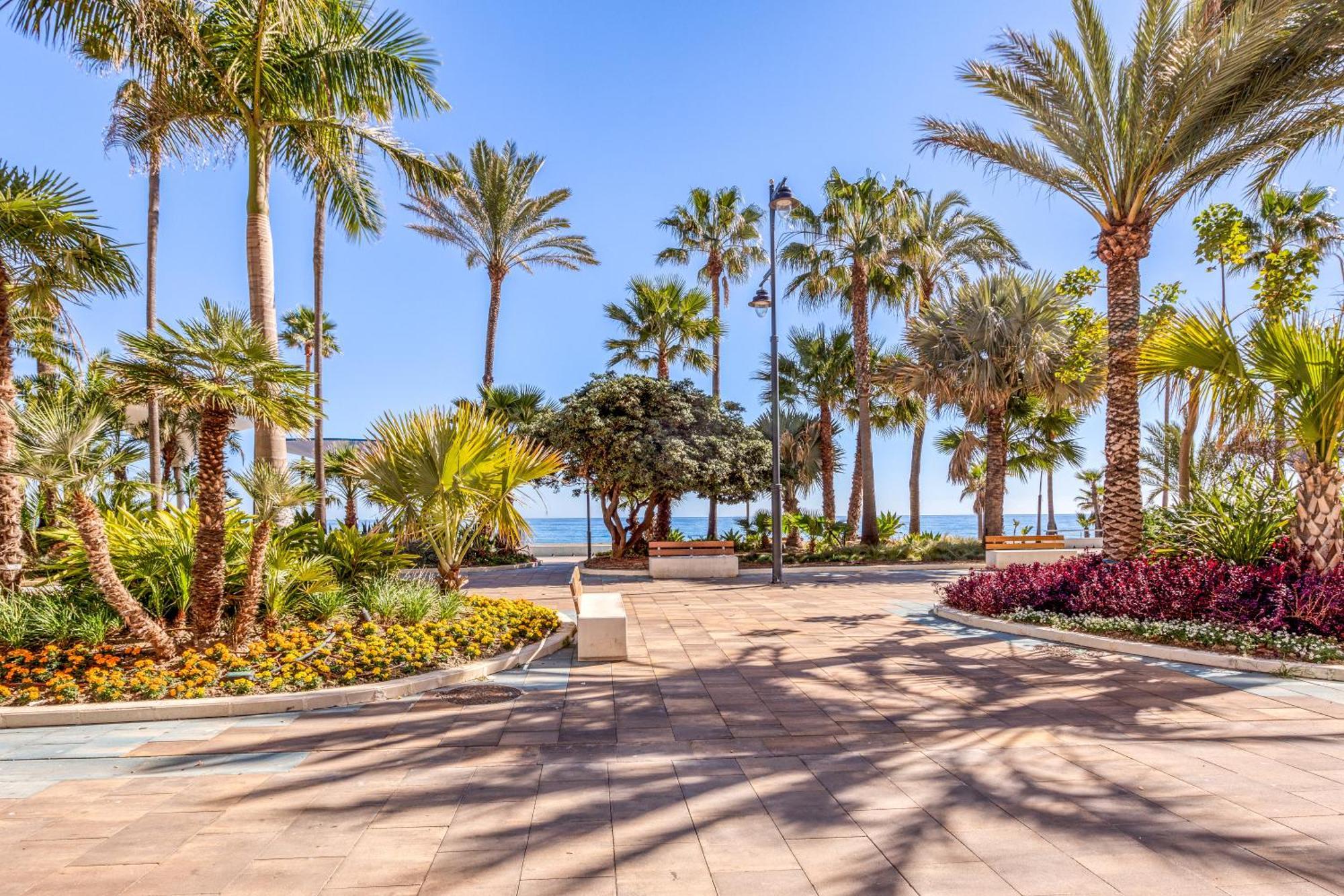 Hanami Plaza Abc Estepona Kültér fotó